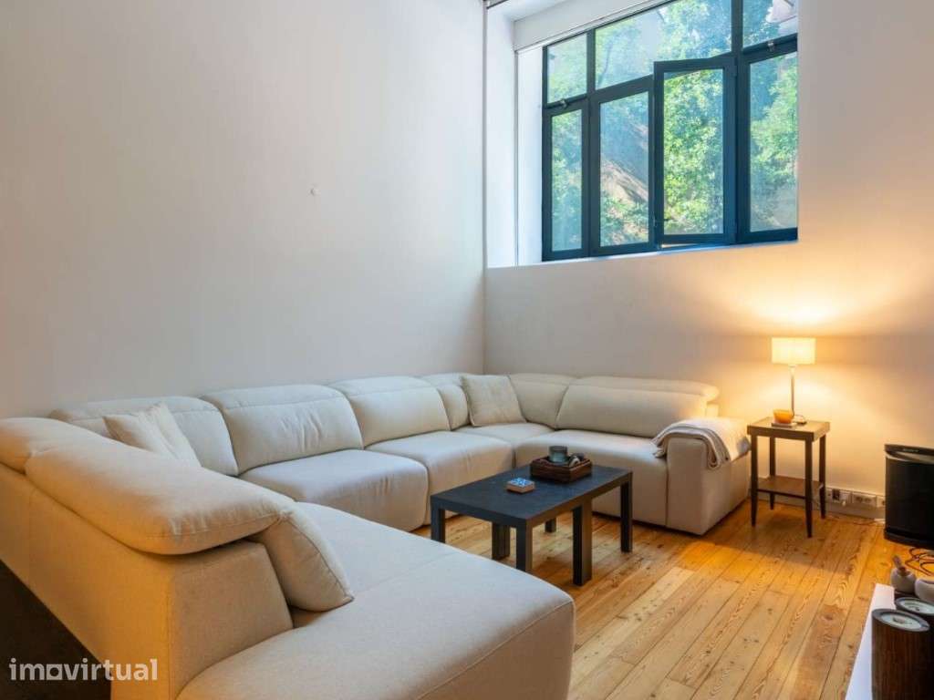 Loft T1 com mezanino, garagem e arrecadação na Avenida 24 de Julho - Grande imagem: 5/23