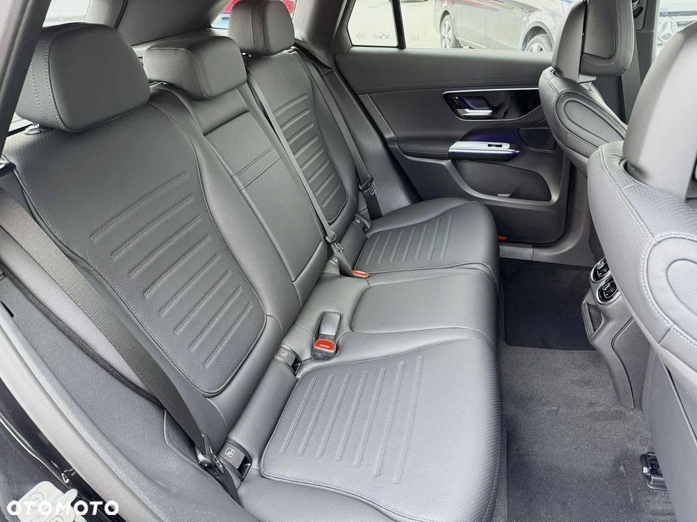 Mercedes-Benz GLC - 32