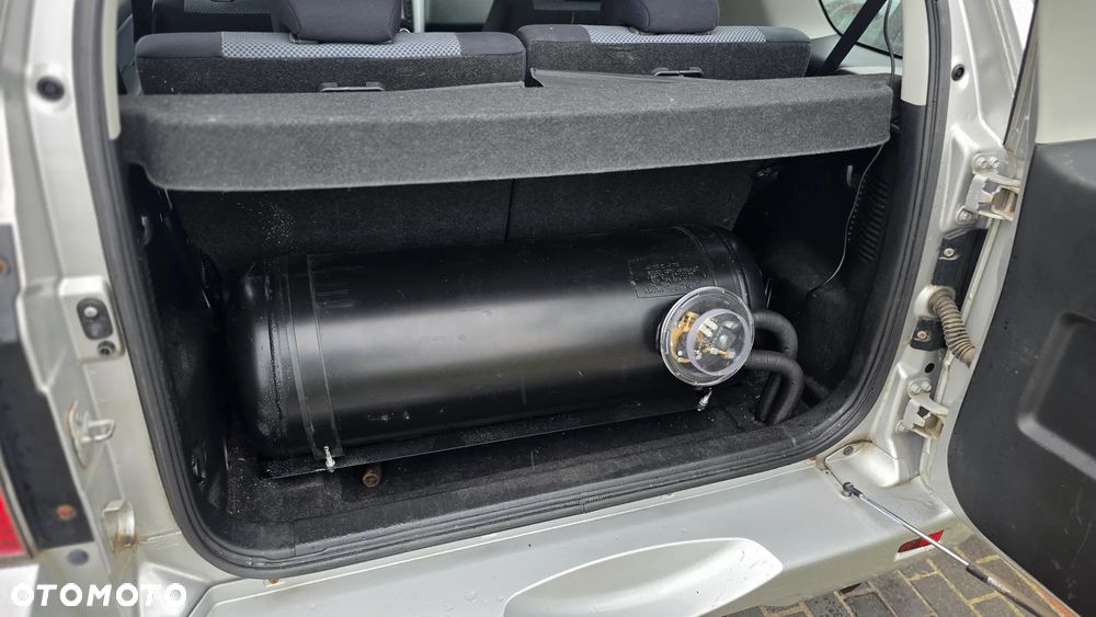 Suzuki Grand Vitara 1.6 - 12