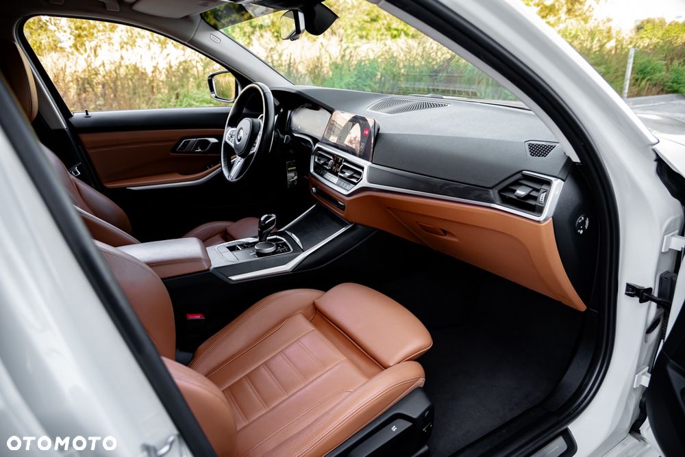 BMW Seria 3 330d xDrive M Sport - 23