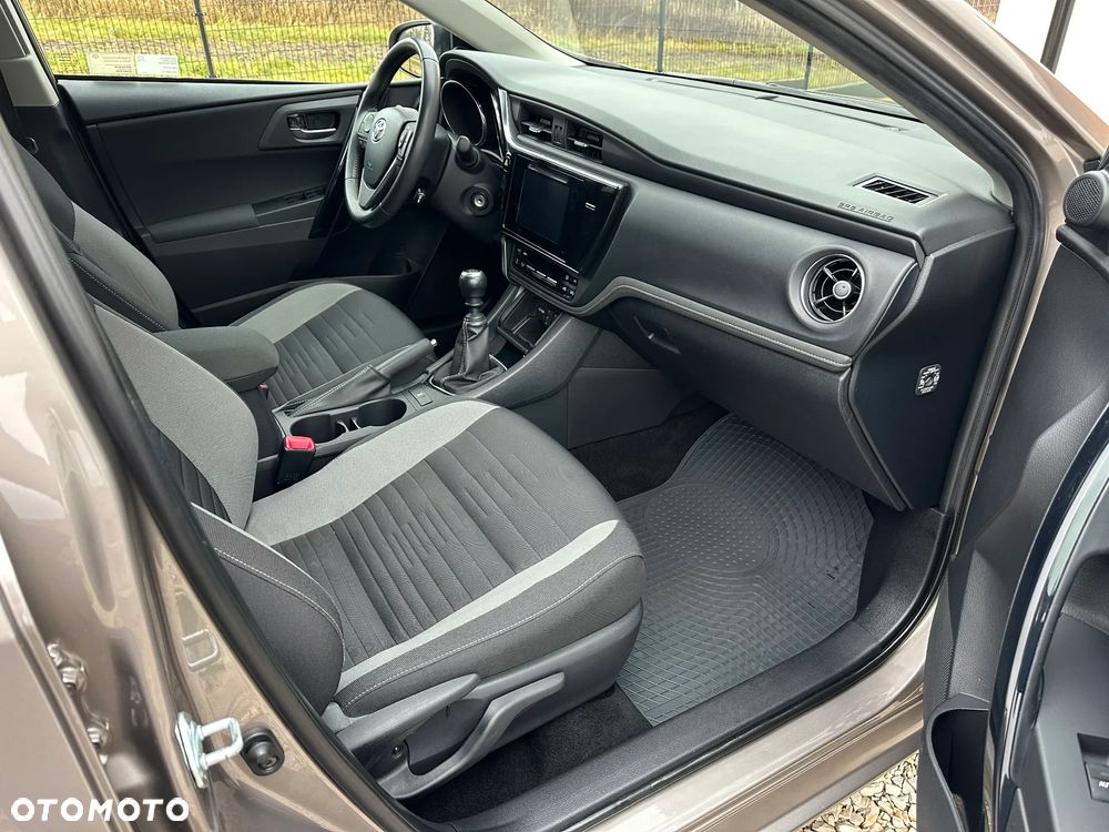 Toyota Auris 1.6 Prestige - 10
