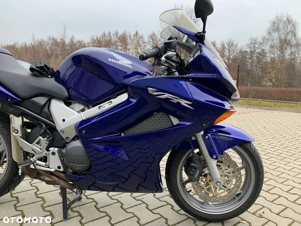 Honda VFR - 8