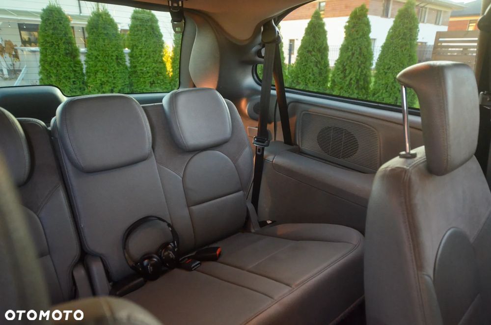 Chrysler Grand Voyager 3.3L LX - 26