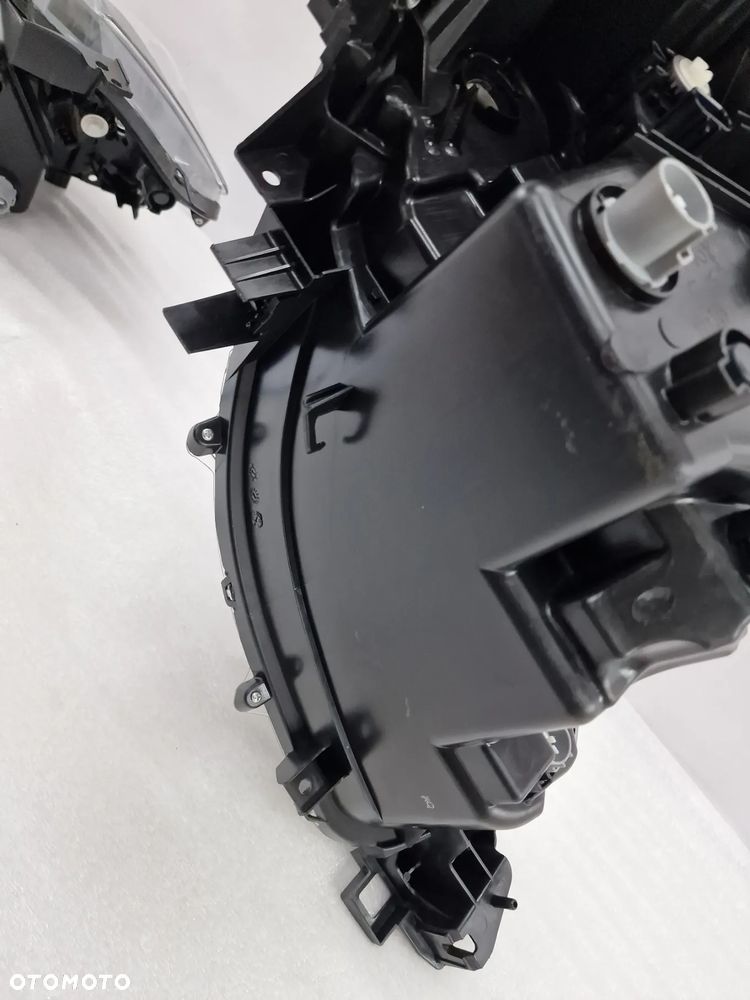 MAZDA CX5 CX-5 LIFT 14- LEWA / PRAWA LAMPA PRZEDNIA PRZÓD SOCZEWKA + LED , NR STANLEY W2416 , NR AUKCJI LA245 - 24