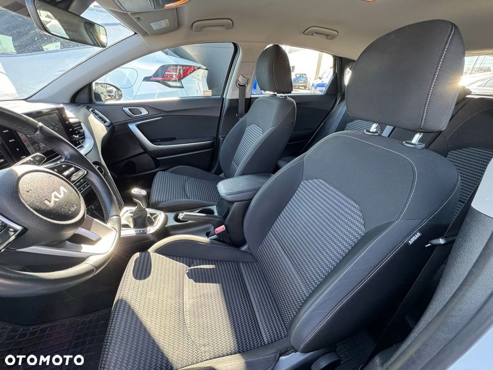 Kia Ceed 1.5 T-GDI M - 10