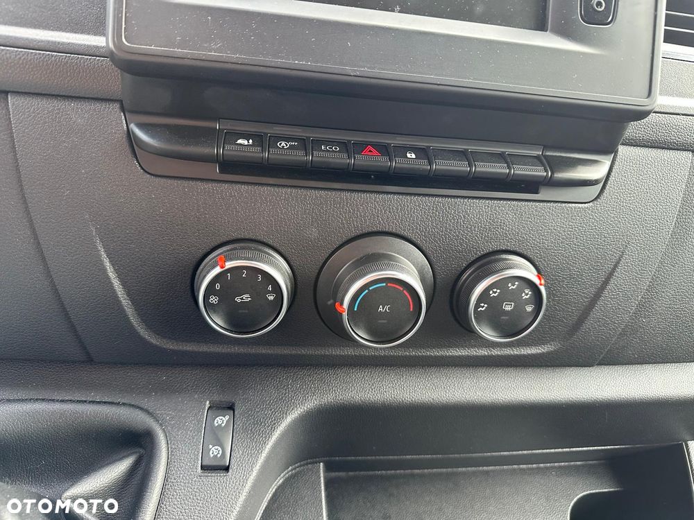 Nissan NV400 - 13