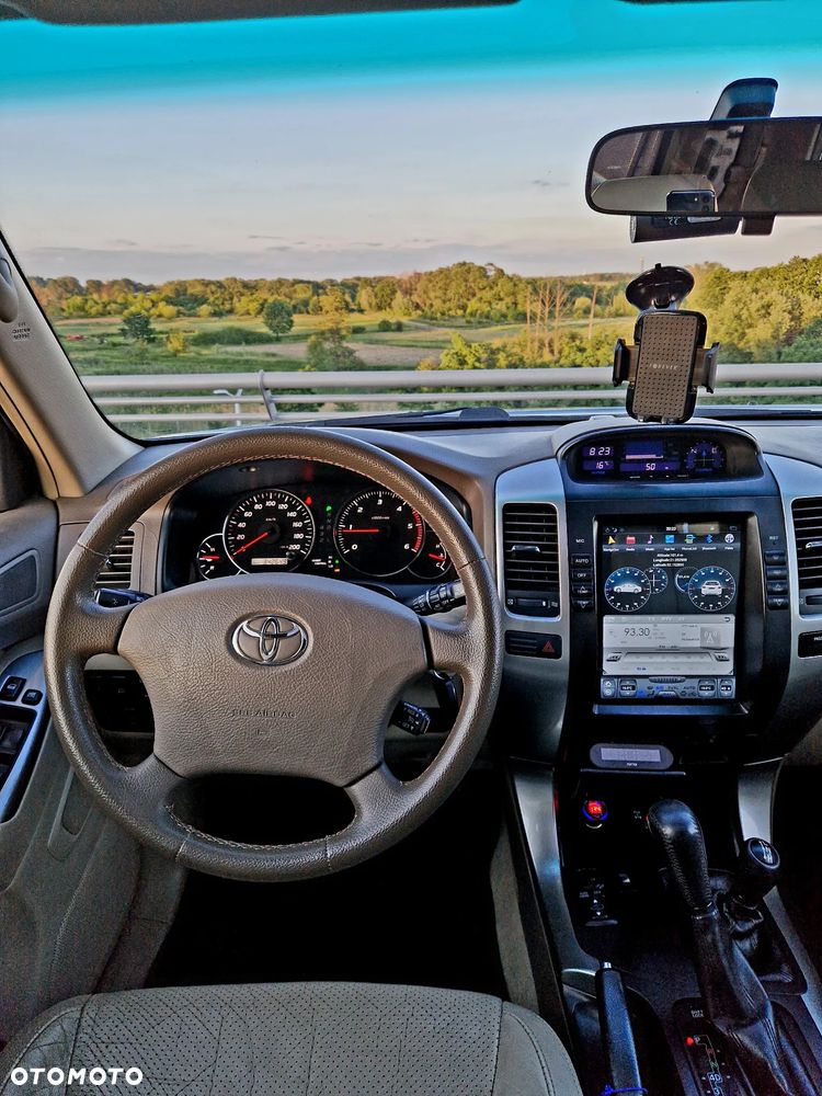 Toyota Land Cruiser - 12