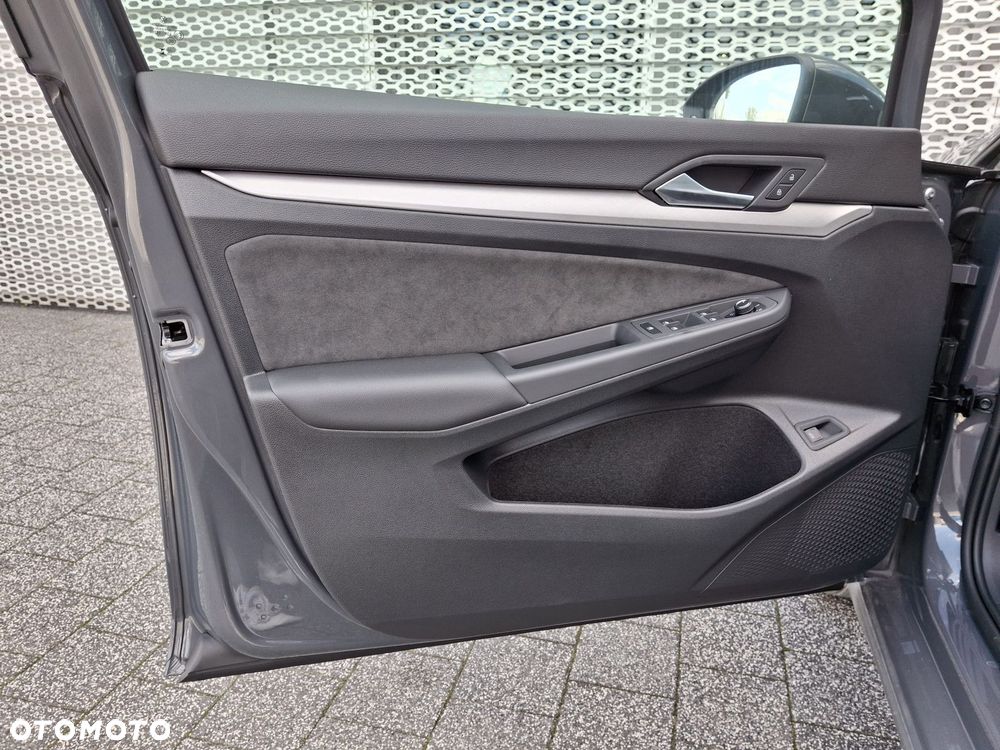 Volkswagen Golf - 8