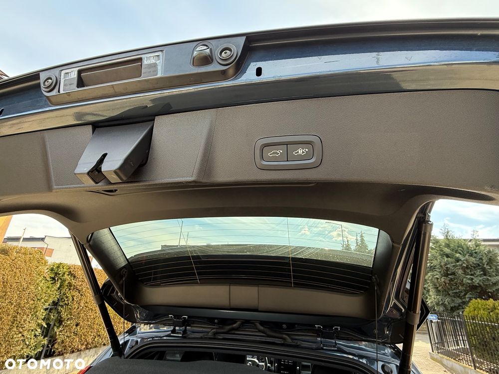 Volvo XC 40 B4 Ultra Black Edition - 12