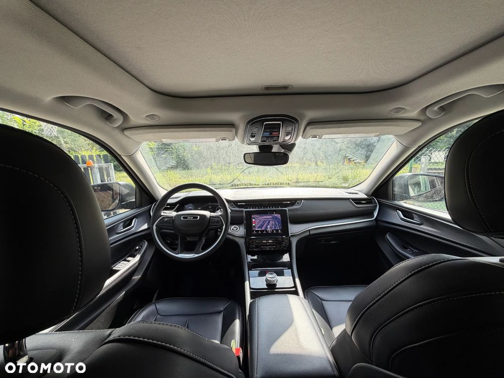 Jeep Grand Cherokee - 21