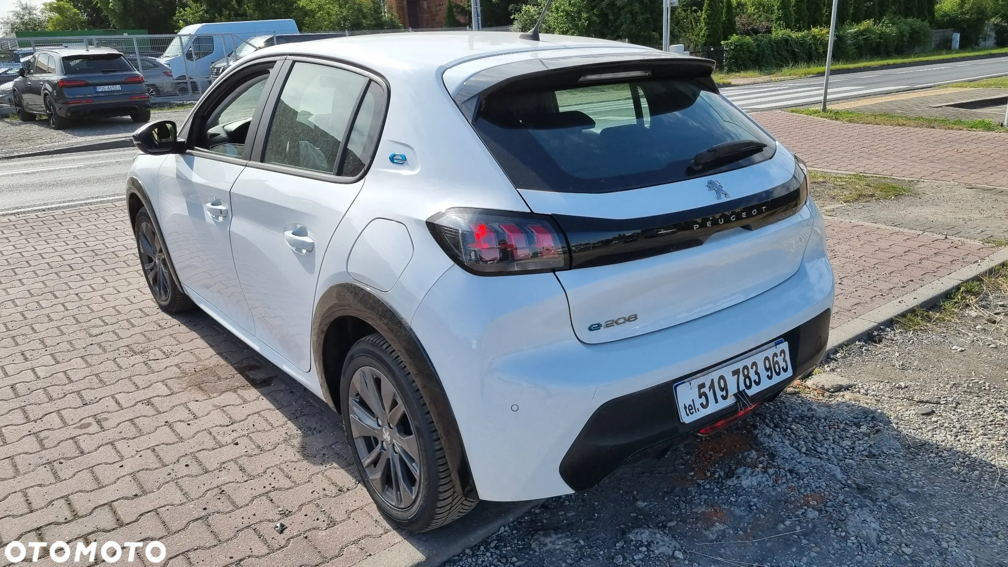 Peugeot 208 - 13