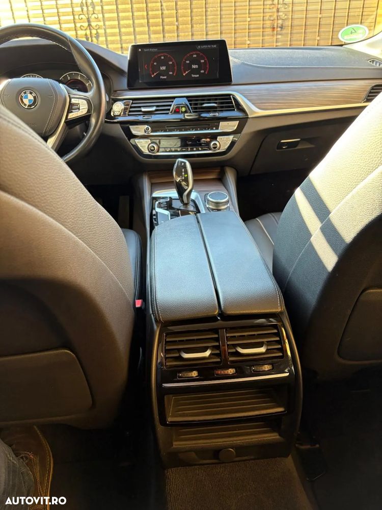 BMW Seria 5 520d xDrive AT - 18