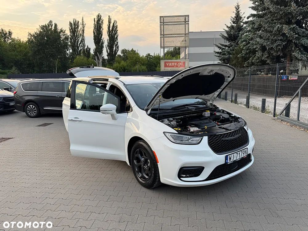 Chrysler Pacifica - 12