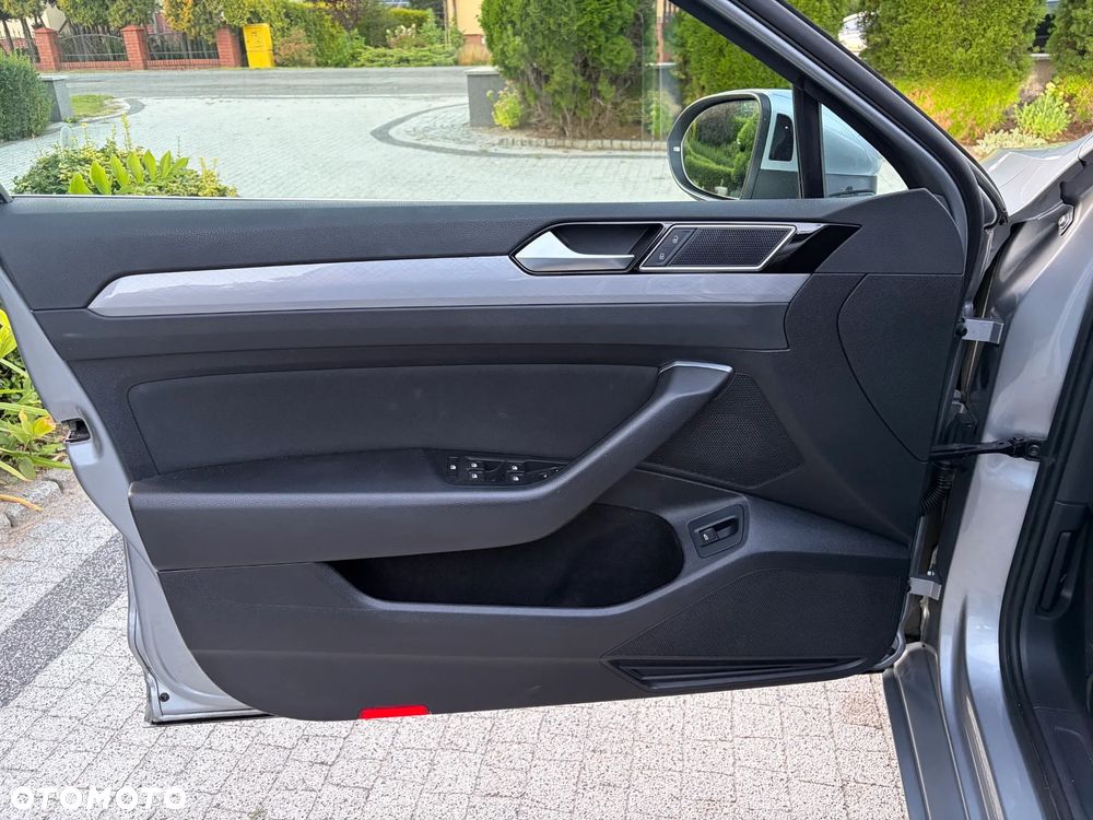 Volkswagen Passat 2.0 TDI EVO Business - 21