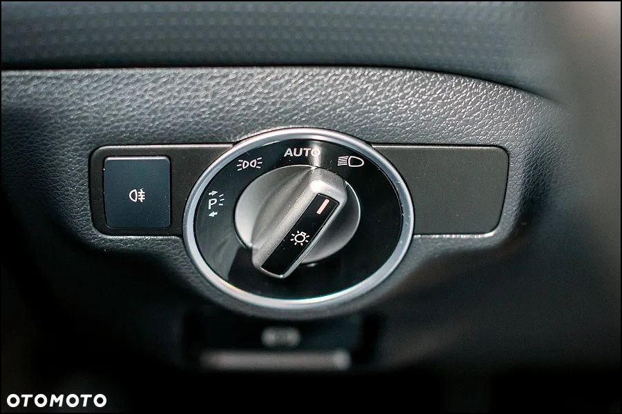 Mercedes-Benz Klasa A 180 (BlueEFFICIENCY) Urban - 28