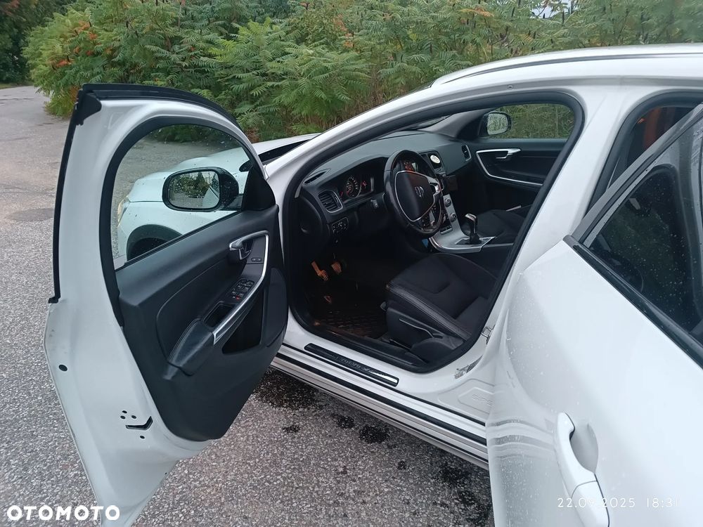 Volvo V60 Cross Country - 13