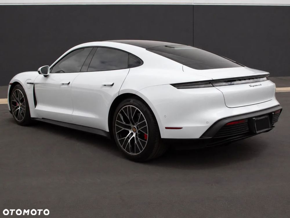 Porsche Taycan - 11