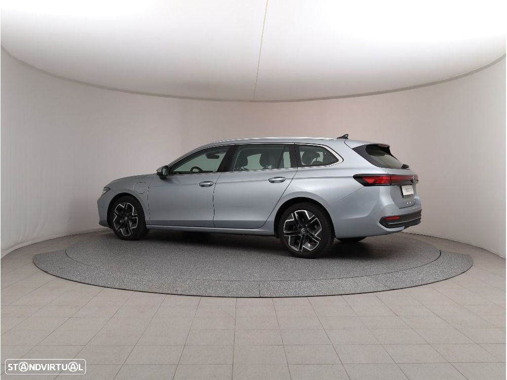 VW Passat Variant 1.5 TSI eHybrid Business DSG - 4