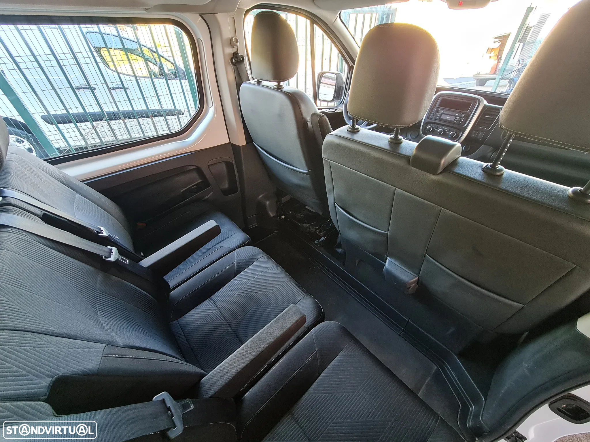 Renault TRAFIC 2.0 Dci 120CV * 6 Lug /Bluetooth/ AC/ IVA DEDUTÍVEL * - 16