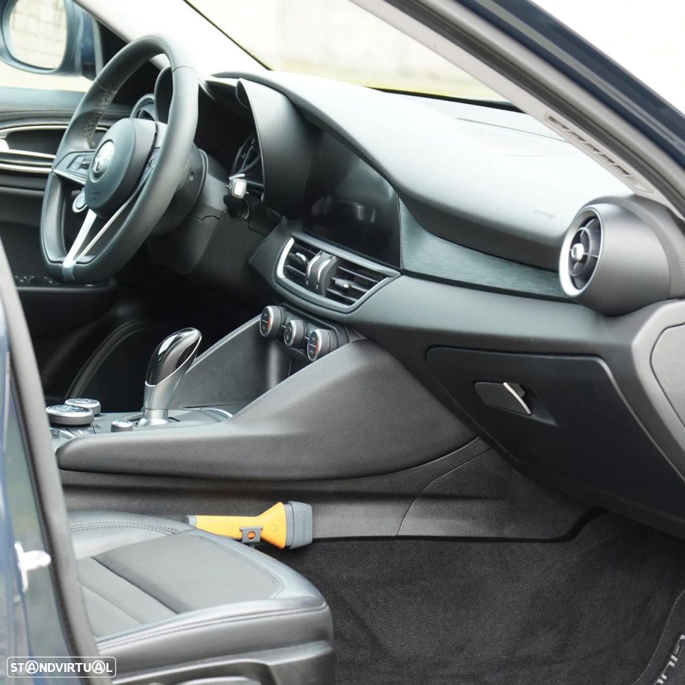 Alfa Romeo Giulia 2.2 D AT8 - 26