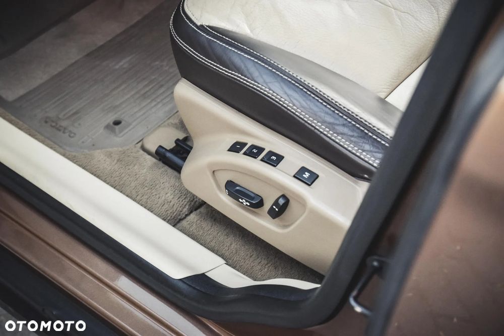 Volvo XC 60 D5 AWD Summum - 11