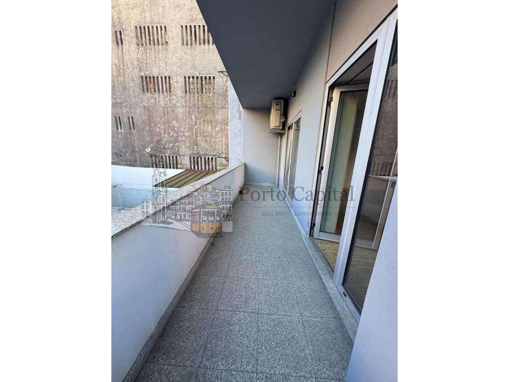 T2 * 1 Renovado para Arrendamento 1.500€ / mês - Grande imagem: 4/29