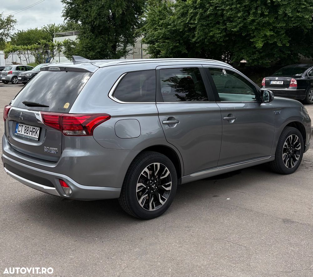 Mitsubishi Outlander - 4