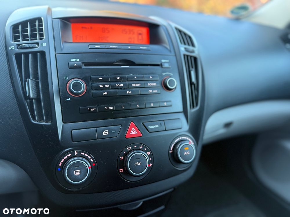 Kia Ceed 1.4 CVVT LX Basis - 24