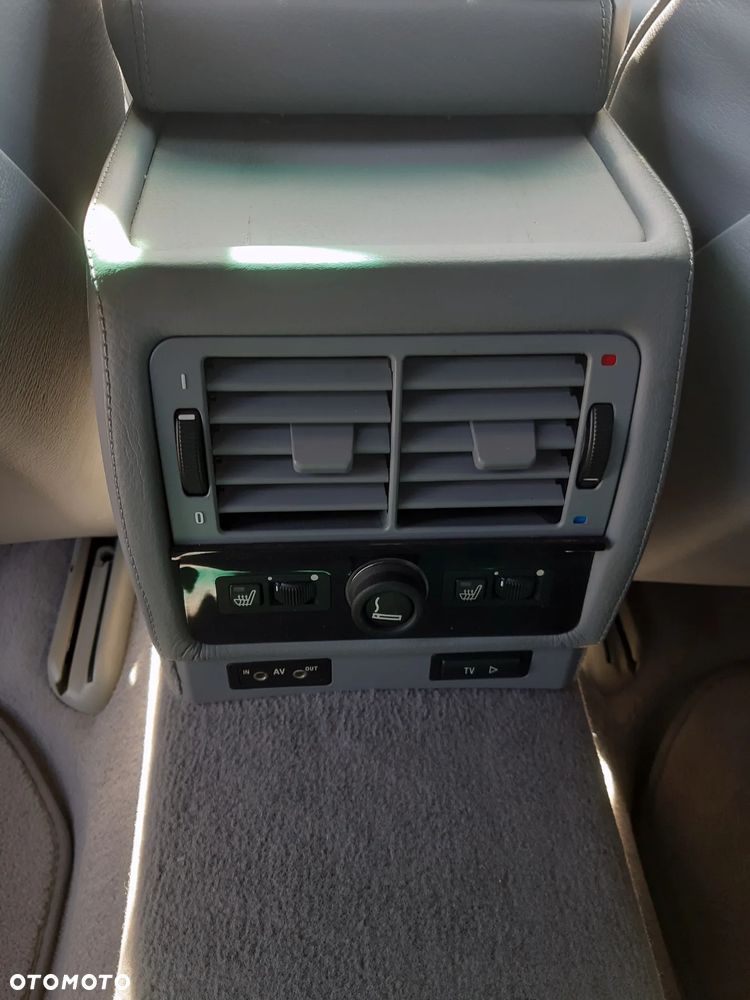 BMW Seria 7 740i - 29