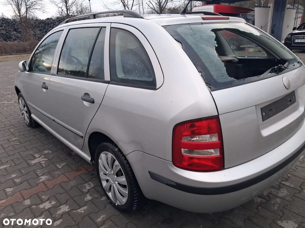 Skoda Fabia 1 1 Kombi 99-08 silnik 1.4 16v BKY skrzynia biegów GRZ klapa drzwi lusterko błotnik 2102 srebrny szyba alternator pompa sterownik maglownica rozrusznik cewka kolektor tłumik wydech belka sanki tapicerka mechanizm lampa reflektor chłodnica przewód wąż panel sterownik stacyjka lewarek konsola wiązka przewód zamek zwrotnica zacisk osłona obudowa podstawa radio przełącznik przepustnica przepływomierz czujnik NA CZĘŚCI WSZYSTKIE CZĘŚCI - 4