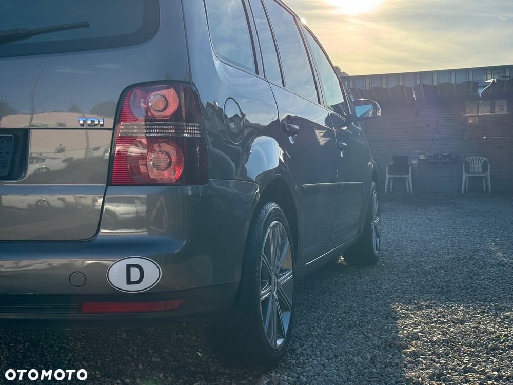 Volkswagen Touran 1.9 TDI DPF Blue Motion Trendline - 8