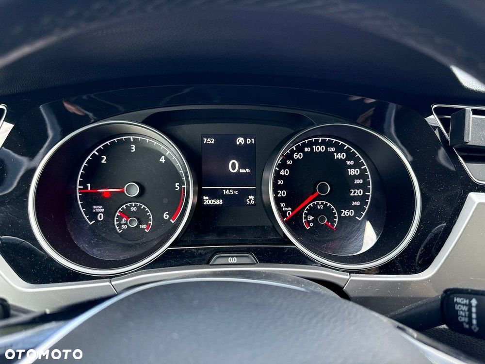 Volkswagen Touran - 19