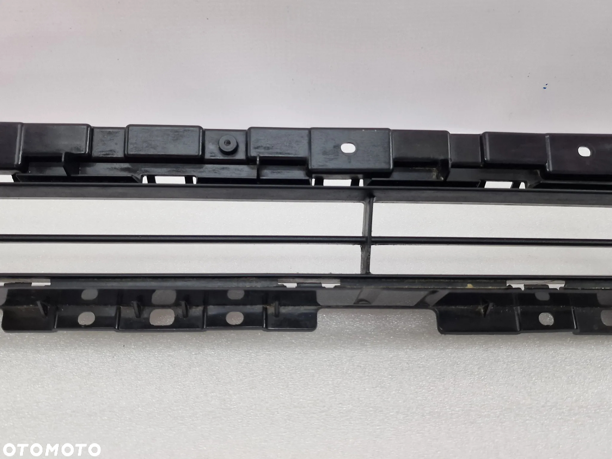 AUDI Q3 LIFT 8U0 S-LINE 14- DOLNA KRATKA ŚRODKOWA ZDERZAKA PRZEDNIEGO PRZÓD , NR 8U0807683C , NR AUKCJI KR30 - 4