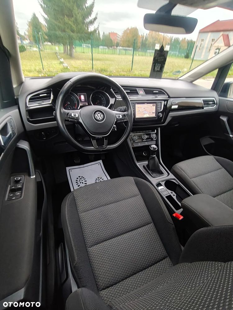 Volkswagen Touran - 8