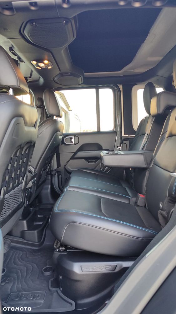 Jeep Wrangler - 24