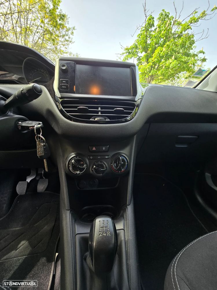 Peugeot 208 PureTech 82 Urban Move - 11