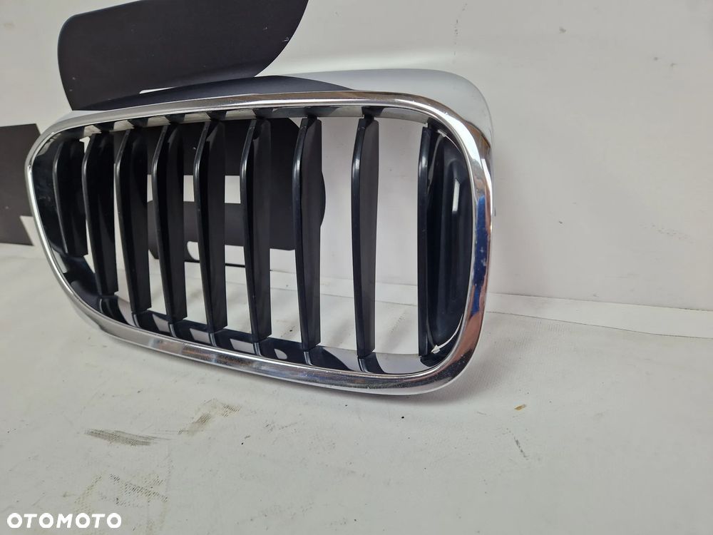 Grill atrapa nerka prawa BMW G30 G31 - 4