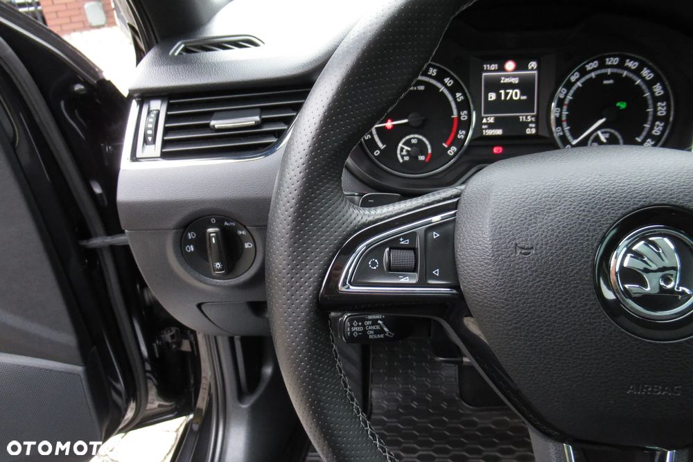 Skoda Octavia 2.0 TDI DSG RS - 25