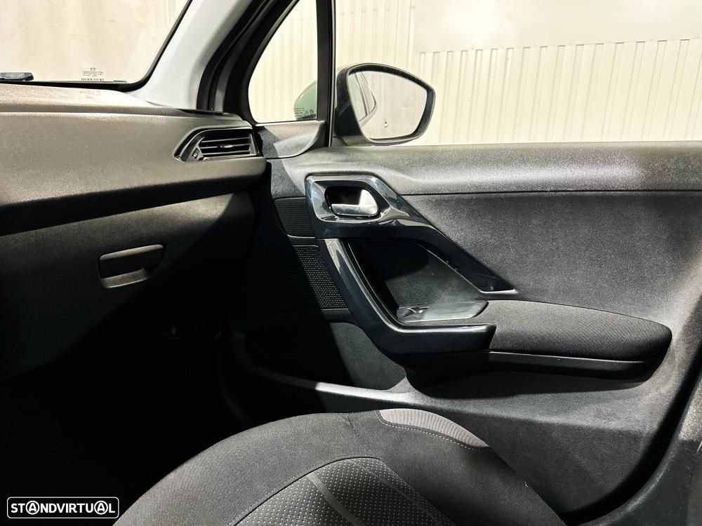 Peugeot 208 1.4 HDi Allure - 25