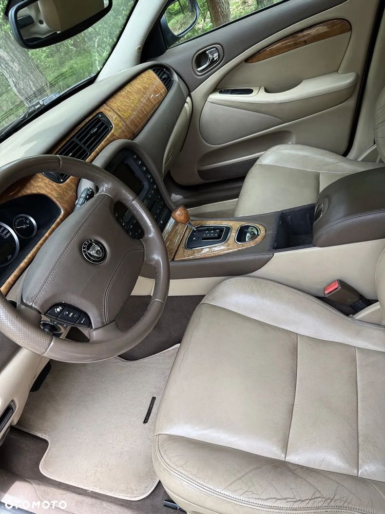 Jaguar S-Type - 12