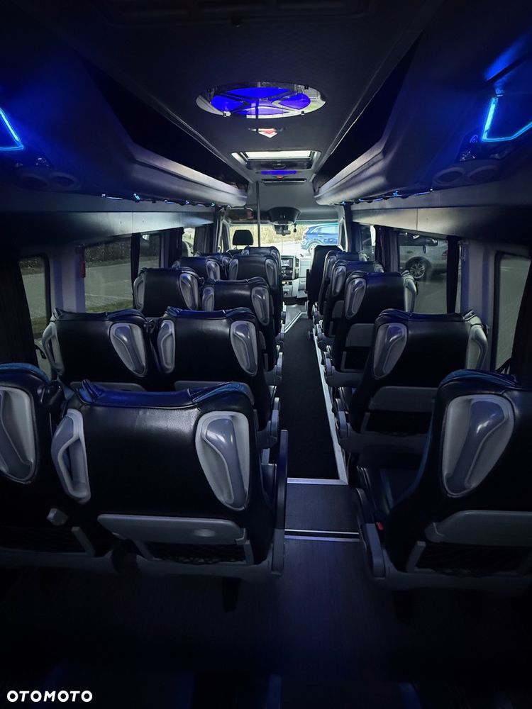 Mercedes-Benz Sprinter - 13