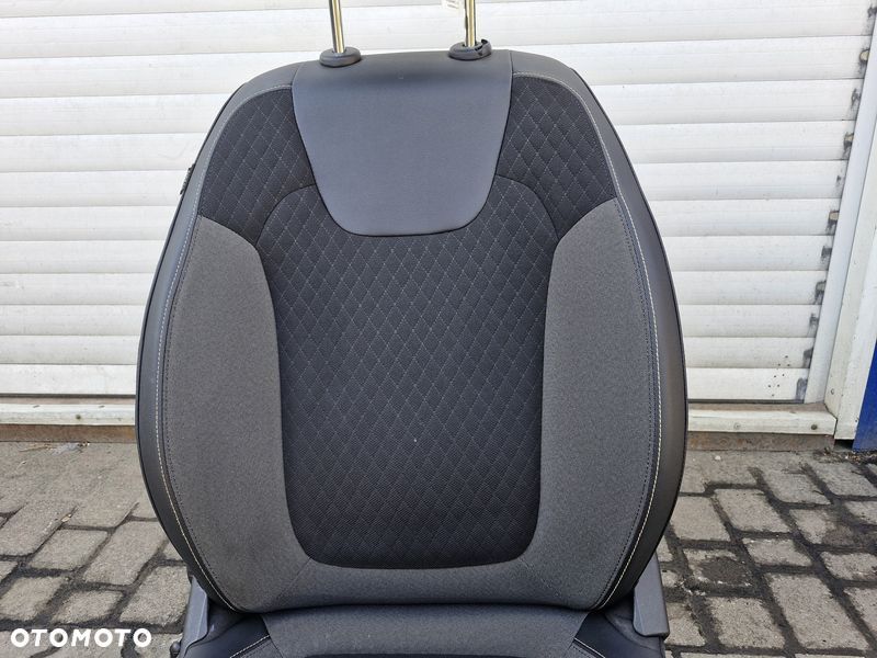 OPEL GRANDLAND X FOTEL PRAWY PRZÓD UK - 8