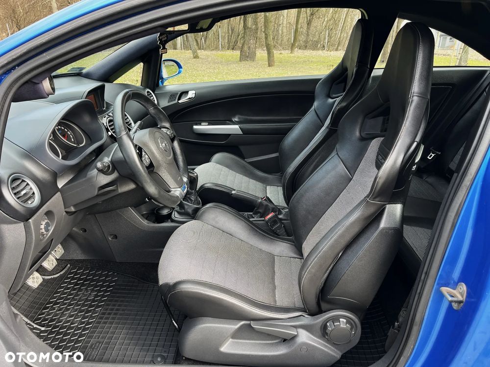 Opel Corsa 1.6 Turbo OPC - 11