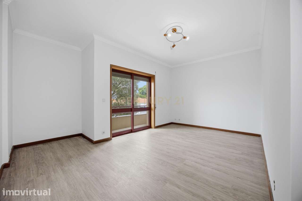 Apartamento T1 de duas frentes com Varanda a Poente - Grande imagem: 2/15