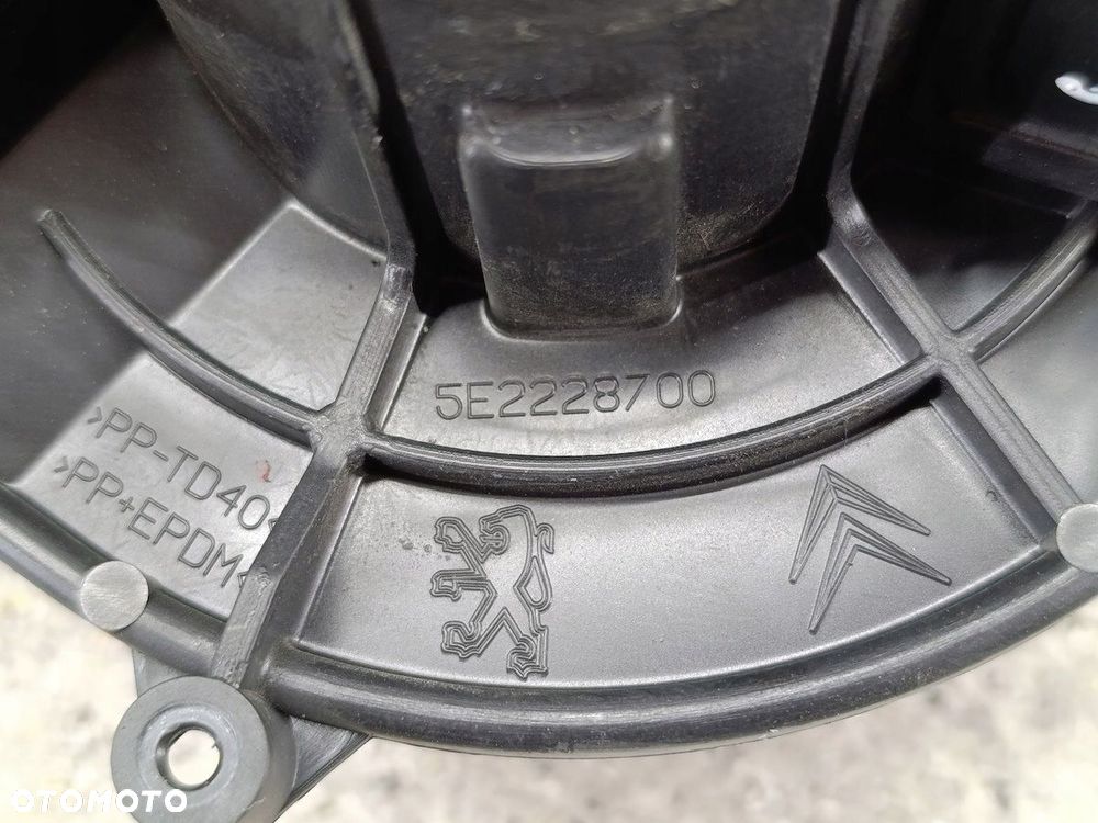 WENTYLATOR NAWIEWU CITROEN BERLINGO II 5E2228200 5E2228700 NRF  DENSO - 5