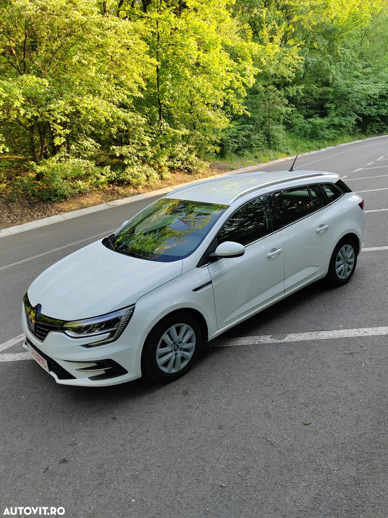 Renault Megane Grandtour E-TECH Plug-in 160 BUSINESS EDITION - 13