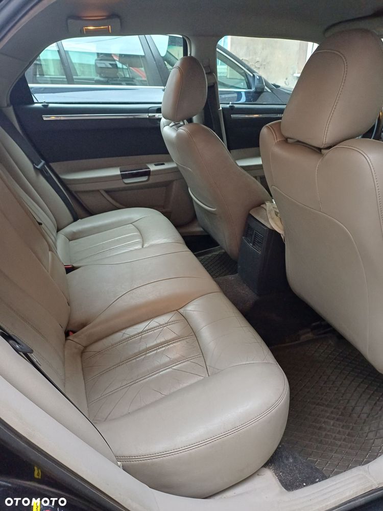 Chrysler 300C - 9