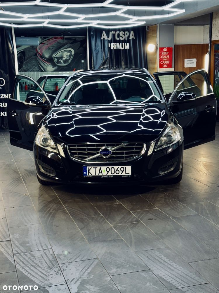 Volvo V60 D4 Momentum - 1