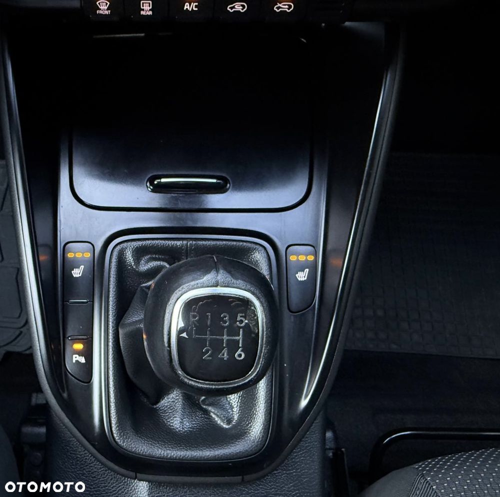 Kia Carens 1.6 GDI Dream-Team Edition - 8