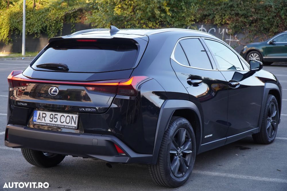 Lexus UX 250h FWD Business - 9